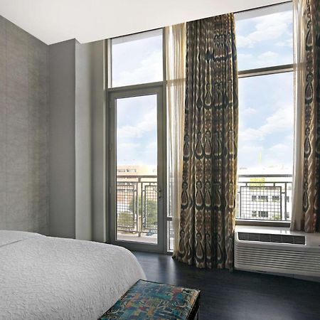 Hampton Inn And Suites Austin University Capitol Exteriör bild