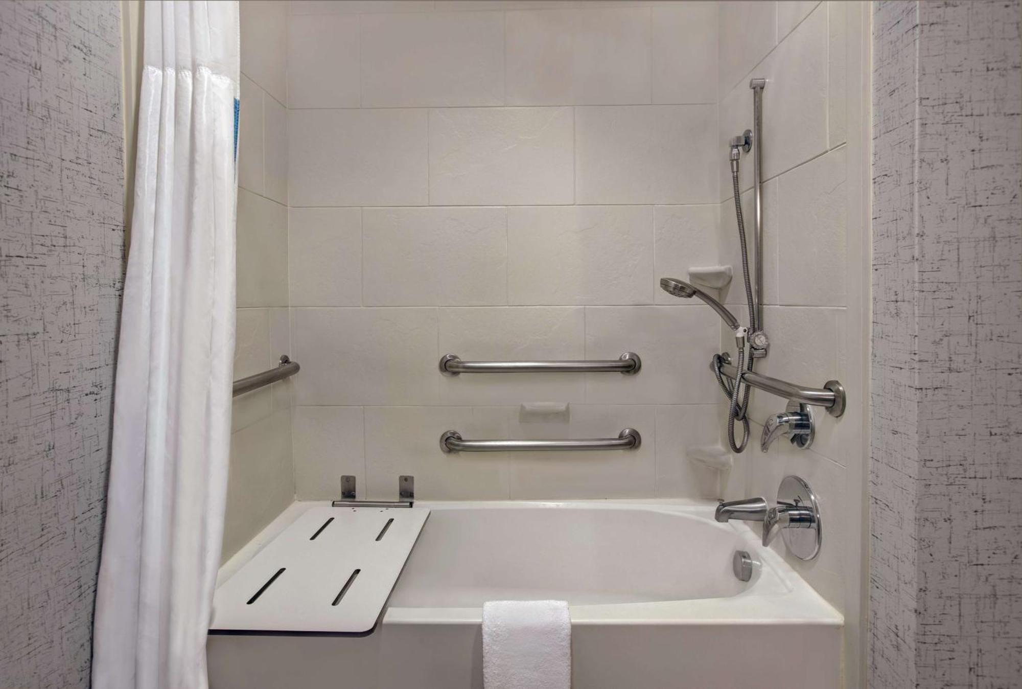Hampton Inn And Suites Austin University Capitol Exteriör bild