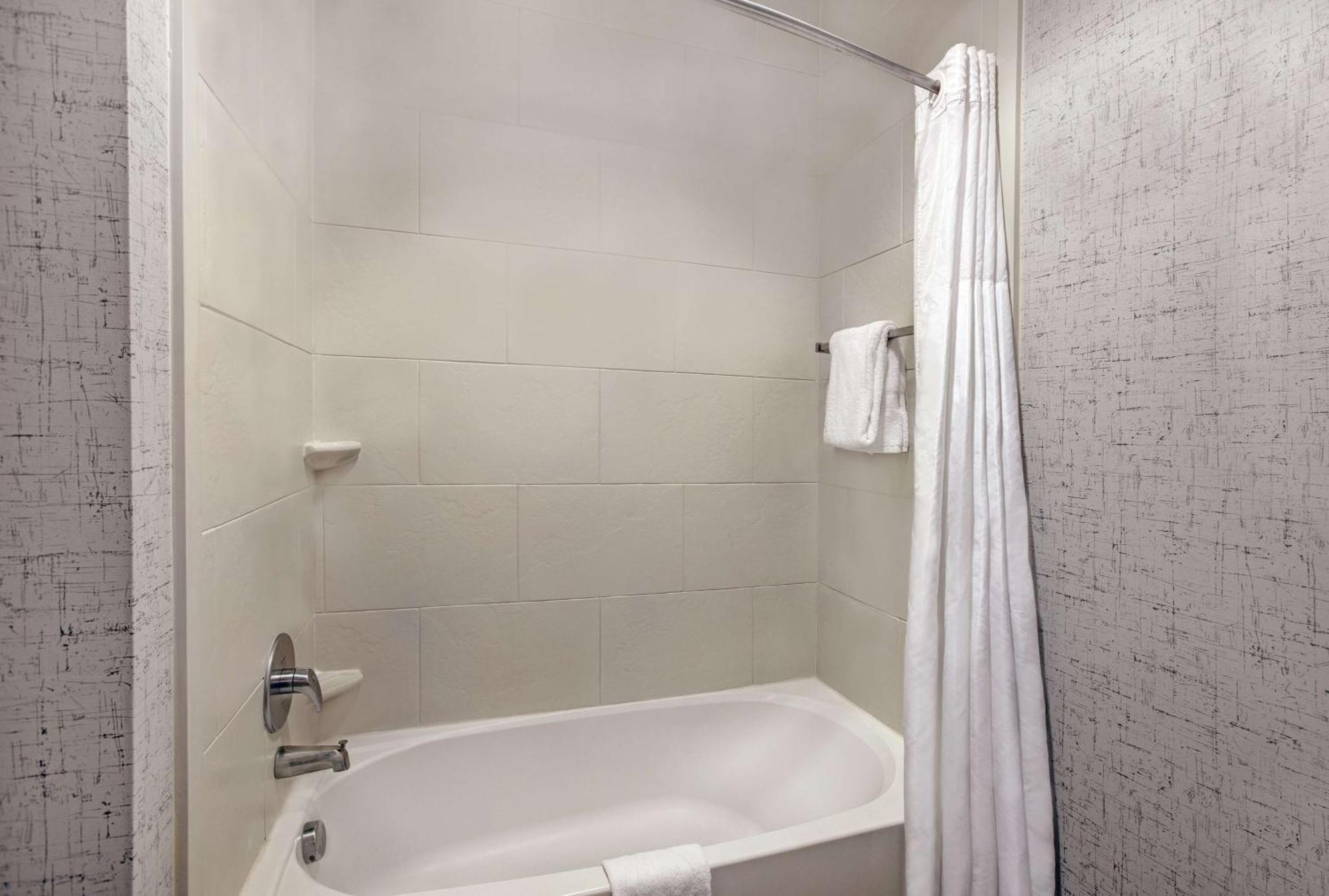 Hampton Inn And Suites Austin University Capitol Exteriör bild